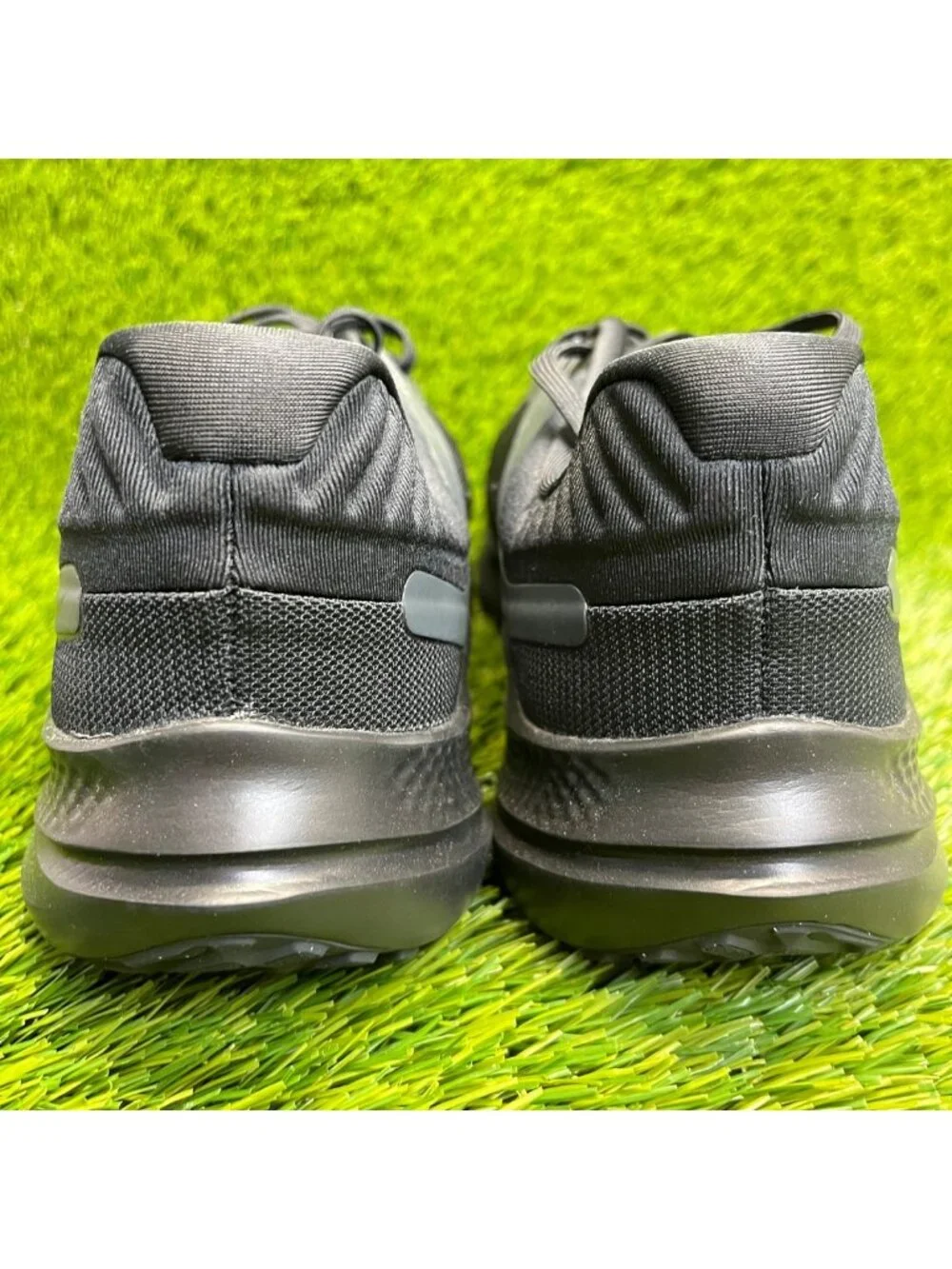Nike Quest 5 Mens Size 9.5 Black Smoke Gray Athletic Road Running Shoes Sneakers